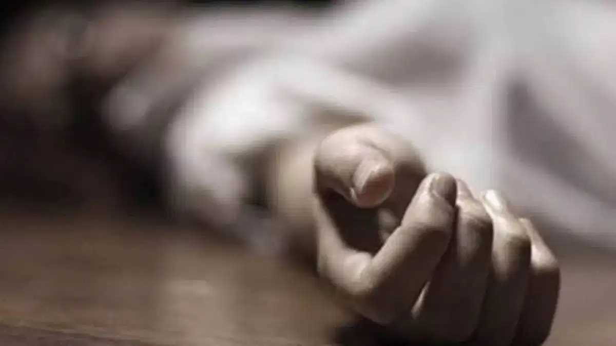 सासाराम में छत से गिरे दंपति, पति की मौत, पत्नी गंभीर रूप से घायल सासाराम में छत से गिरे दंपति, पति की मौत, पत्नी गंभीर रूप से घायल